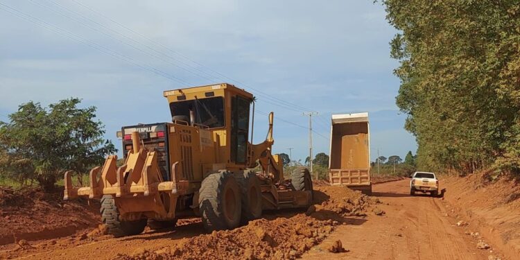 Obras de manutenção promovem melhores condições de tráfego na Linha 78-Sul, em São Miguel do Guaporé