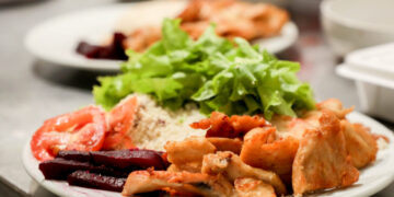 Governo de RO ultrapassa 4 milhões de refeições servidas a pessoas vulneráveis através do programa Prato Fácil