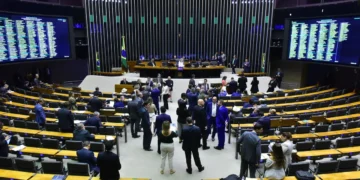 Bancada evangélica emite nota criticando o que considera ‘excessos’ do STF