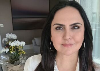 Carla Cecato anuncia que desistiu da política: ‘Não temos saída’