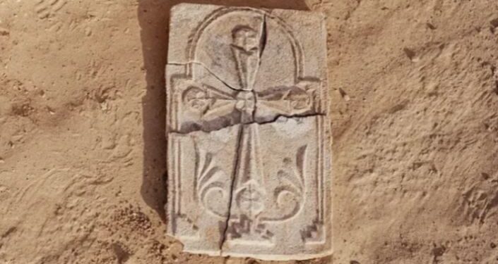 cruz antiga achada revela importância do cristianismo