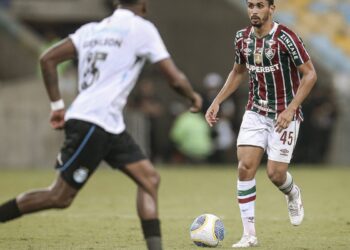Duelo de Tricolores: Flu recebe Grêmio pela 18ª rodada do Brasileirão