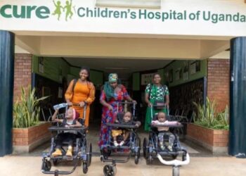 missionários doam cadeiras de rodas a hospital infantil