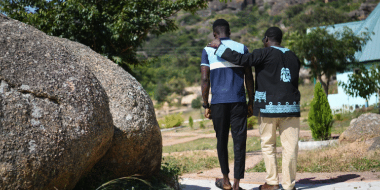 Pais em risco: a perseguição aos homens cristãos