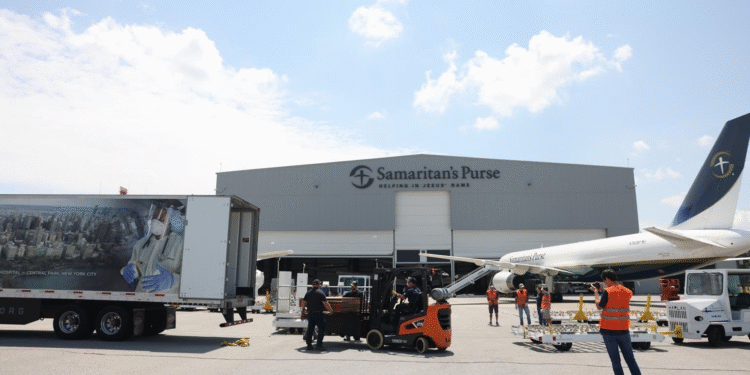 ONG de Franklin Graham envia 2 aviões com toneladas de alimentos para famílias em Gaza