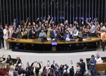 Câmara dos Deputados aprova projeto sobre proteção de crianças em ambientes digitais