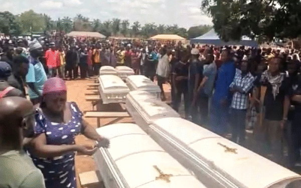 Nigéria tem protestos contra a inação do governo após 200 cristãos mortos em massacre