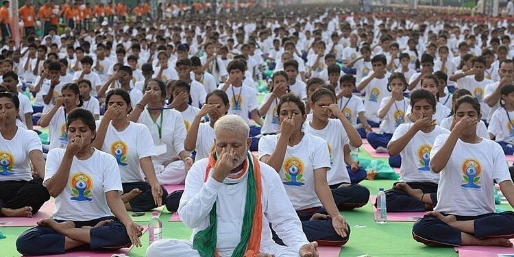 Professor de yoga reage de forma hostil à pregação do evangelho