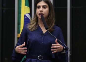 Deputada acusada de agredir Nikolas não entra em lista de denunciados