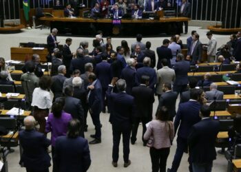 Projeto que pune quem impedir funcionamento da Câmara avança