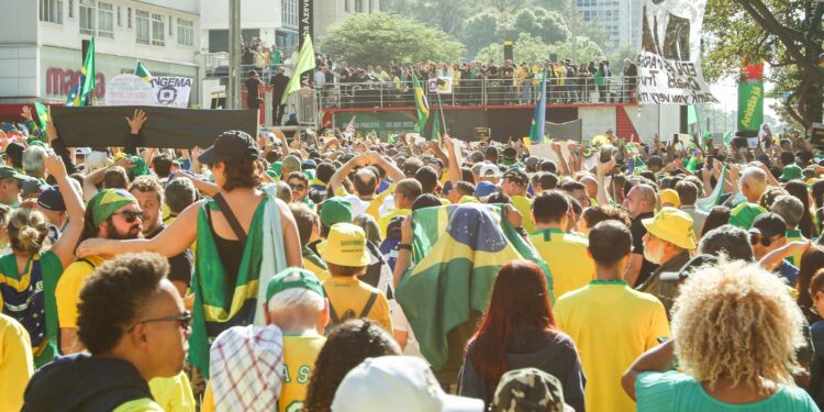 Ato em São Paulo pede anistia a Bolsonaro e exalta Trump