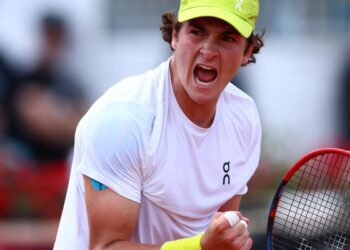 João Fonseca estreia com vitória de virada sobre chinês em Cincinnati