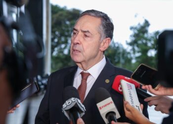 Barroso considera renunciar ao STF