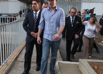 Moraes permite que Do Val participe de sessões do Senado além das 19h