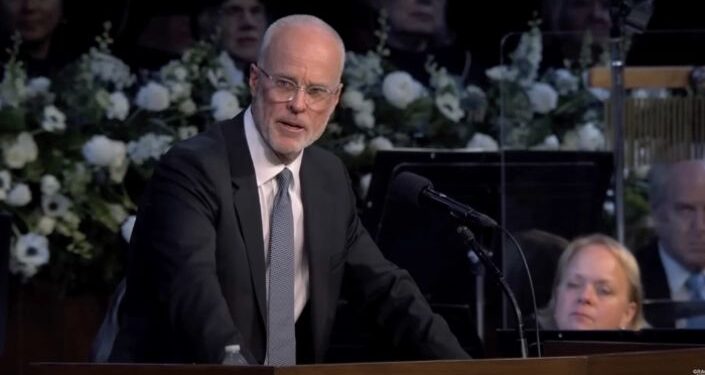 Filho se emociona ao lembrar últimas palavras de John MacArthur