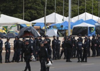 PGR denuncia casal que arrecadou R$ 1 milhão para acampamento golpista