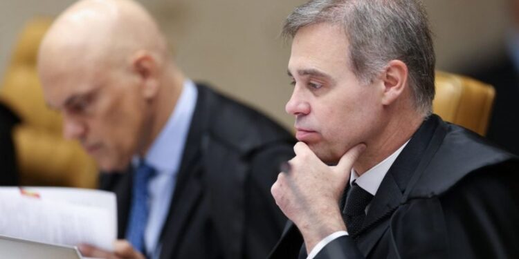 André Mendonça vota contra condenação de Zambelli