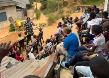 Missionários formam crianças para serem líderes cristãos na África