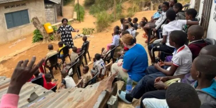 Missionários formam crianças para serem líderes cristãos na África