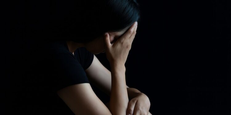 Mulheres sofrem maior risco de depressão após aborto, diz estudo