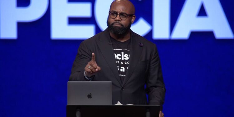 ‘Nada de baixar o tom’