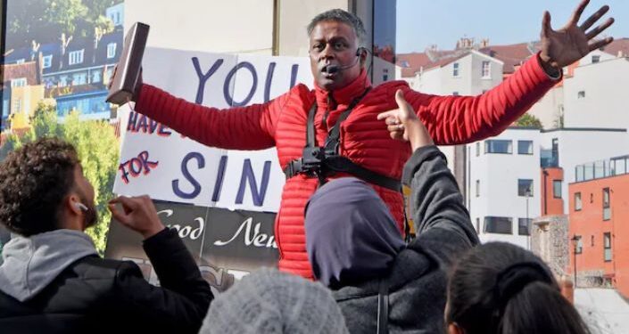 Pastor atacado por radicais muçulmanos recebe ameaça da Polícia