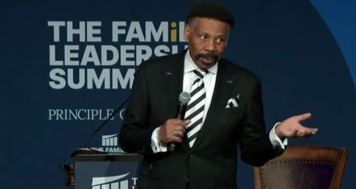 Pastor que deixou cargo por ‘pecados antigos’ volta a pregar