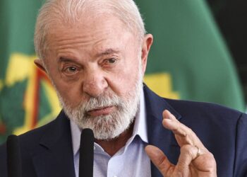 Lula finaliza plano aos setores afetados por tarifaço de Trump