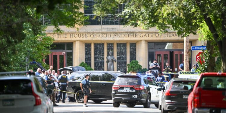 Atentado em igreja nos EUA deixa três mortos, incluindo crianças