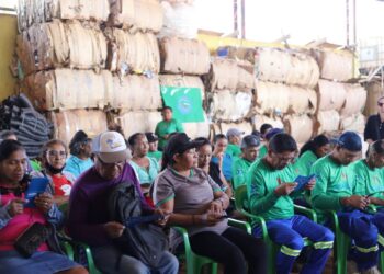 Governo de RO reforça segurança de catadores de materiais recicláveis com mais equipamentos de proteção individual