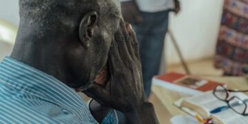 pastor presbiteriano e fiéis presos durante culto fúnebre