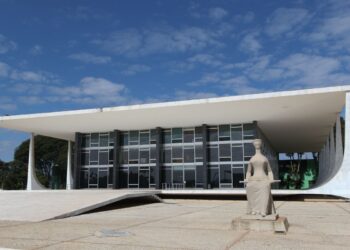 STF retoma sessões após recesso e fará defesa de Moraes