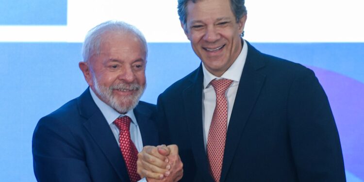 Lula envia à Câmara projeto para regulação econômica de big techs