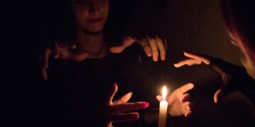 “Eu via demônios no meu berço”, diz mulher que praticava bruxaria