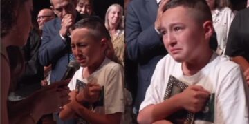 Menino vai à igreja orar pela salvação da mãe: “Quero ela no Céu comigo”