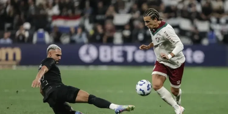 Brasileiro: Fluminense e Corinthians medem forças no Maracanã