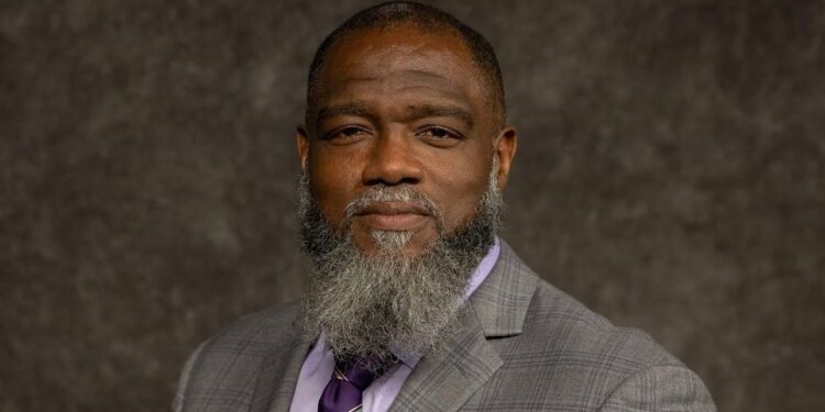 Morre Voddie Baucham, teólogo e fundador do Seminário Founders, aos 56 anos