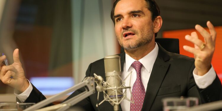 Celso Sabino confirma a Lula que deixará Ministério do Turismo