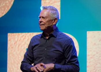 “Quando o Espírito Santo vem, Ele tira de nós o temor dos homens”, diz Randy Clark