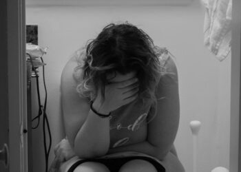 Estudo: Mulheres que abortam têm maior risco de depressão e pensamentos suicidas