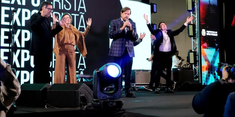 Abertura da Expo Cristã 2025 reúne autoridades e líderes evangélicos em SP