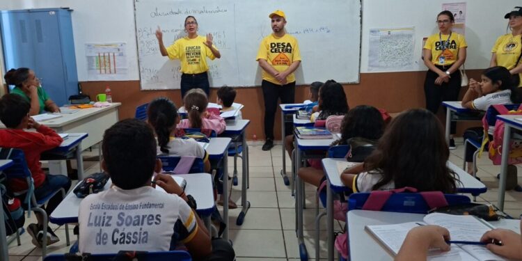 Momento Cívico na escola estadual Luís Soares de Cássia marca o encerramento da Semana Nacional de Trânsito