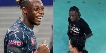 Jogador do Manchester City é batizado após partida: “Jesus salvou a minha vida”