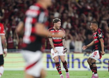 Com direito a gol relâmpago, Flamengo derrota Estudiantes no Maracanã
