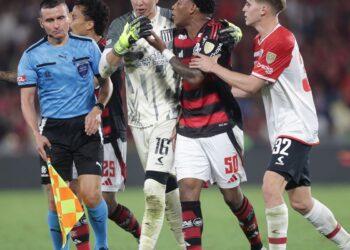 Conmebol anula 2º amarelo e libera Plata para defender o Flamengo
