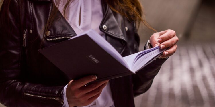 Como cultivar paciência e resiliência enquanto espera pela pessoa certa?