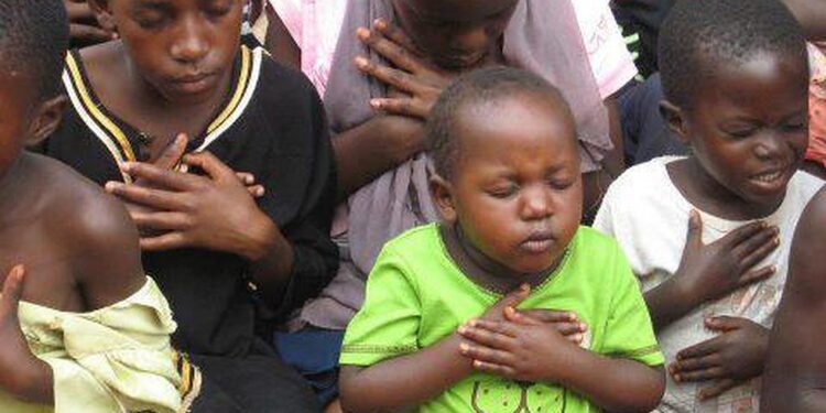 Governo reconhece a Santíssima Trindade em sua Constituição