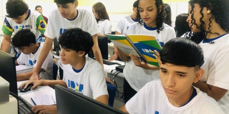Educação profissional viabiliza Curso Técnico em Informática para alunos do ensino médio, em tempo integral