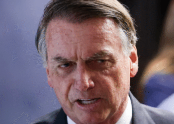 Redes sociais se inflamam: 43% dos posts atacam Bolsonaro e apenas 21% demonstram apoio, aponta pesquisa