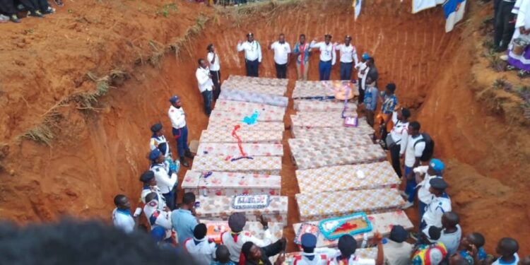 mais de 60 cristãos são assassinados com facões